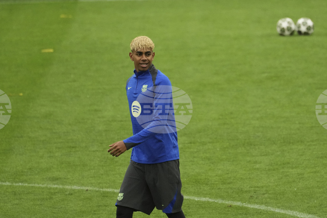 Футболистът на Барселона Ламин Ямал разкри, че би искал да играе на "Олд Трафорд" и "Анфийлд"