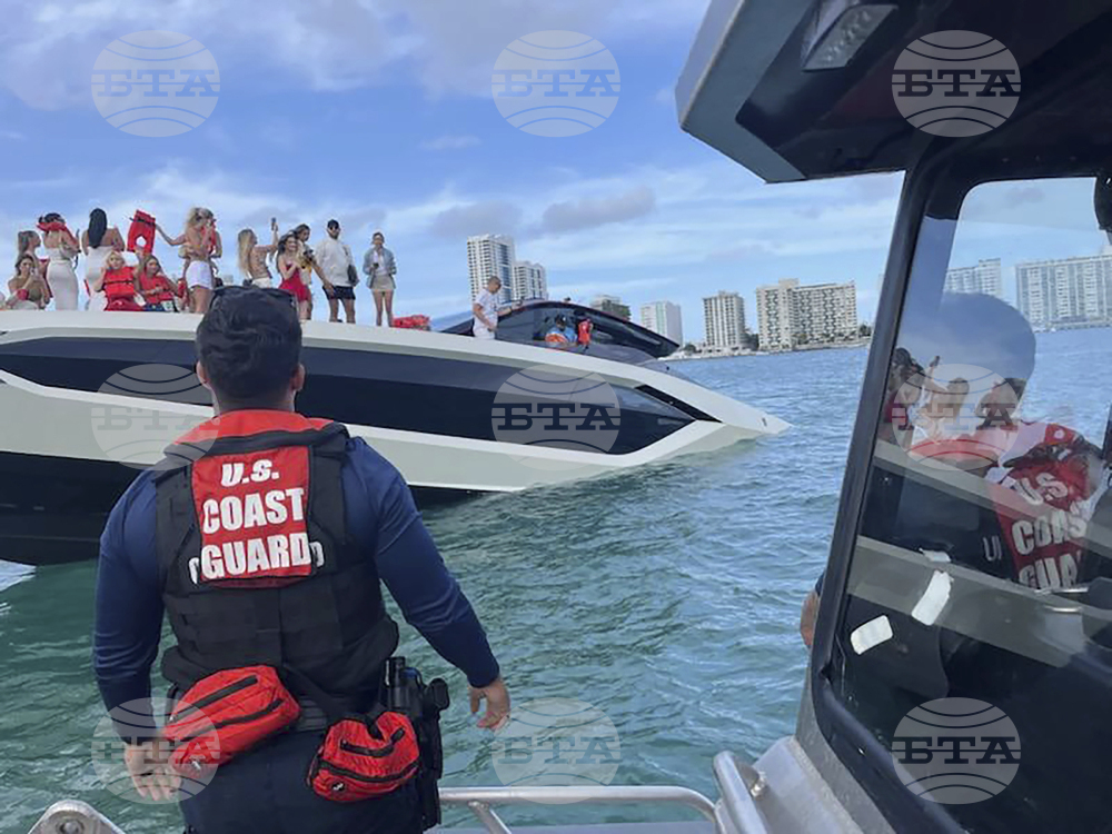 APTOPIX Yacht Rescue-Florida