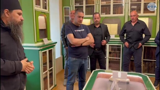 Българската делегация в Атон посети библиотеката в Зографския манастир