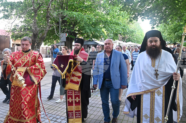 Вършец - литийно шествие - светец - мощи - посрещане