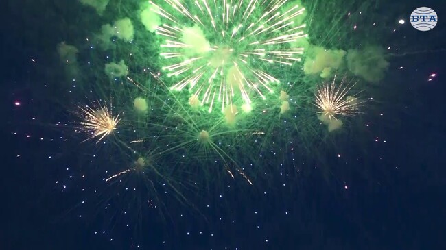 В навечерието на 6 май празнична заря огря небето над София