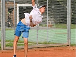 Седемнадесетгодишният тенисист от Сливен Ивайло Михалев постига забележителни успехи в Германия