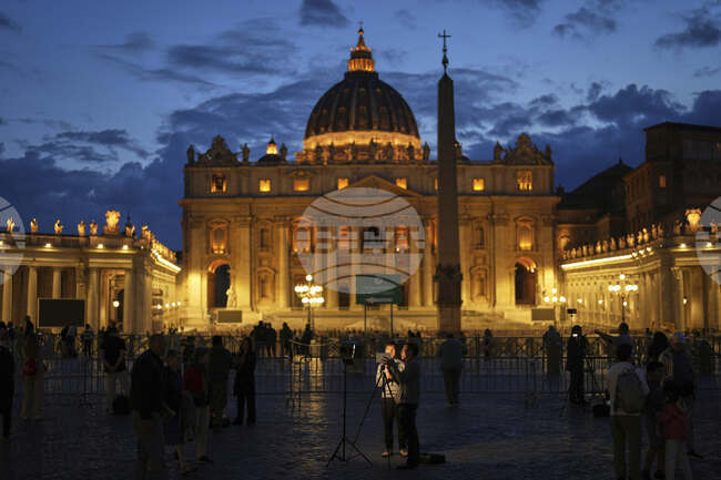 Големи очаквания от бъдещия папа, когото го чакат и тежки задачи