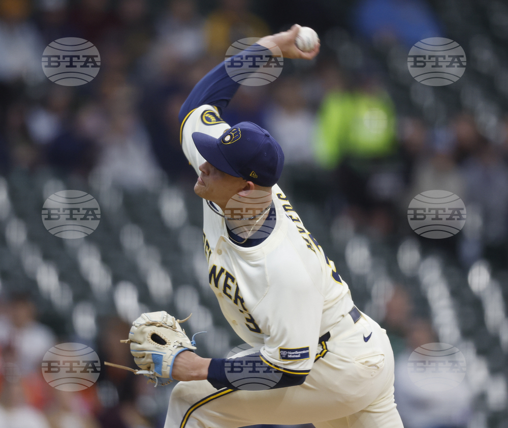 Astros Brewers Baseball