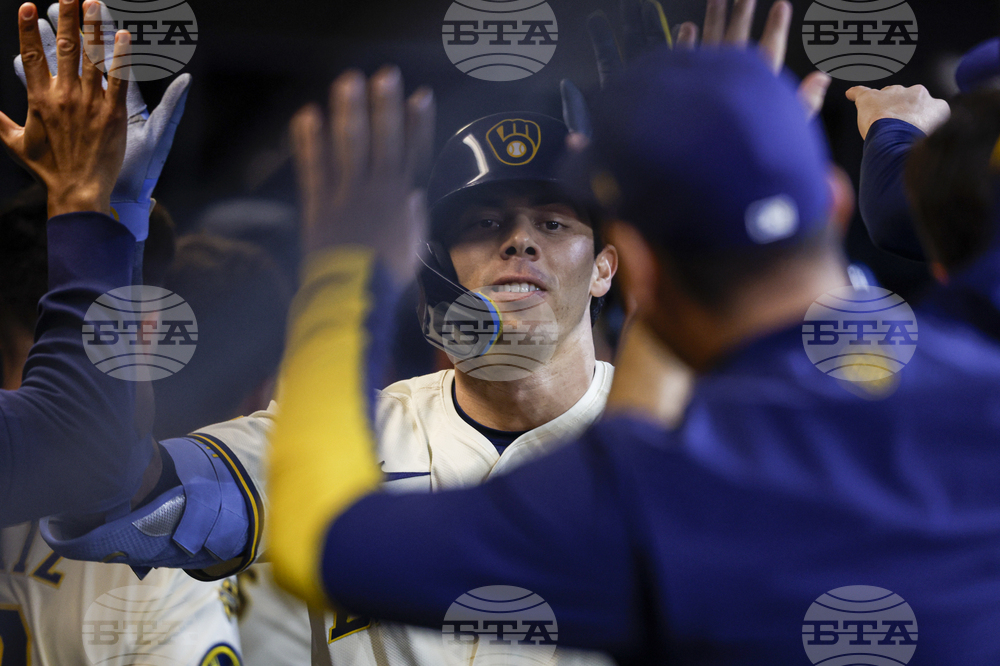 Astros Brewers Baseball