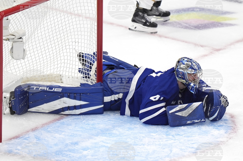 CORRECTION Panthers Maple Leafs Hockey