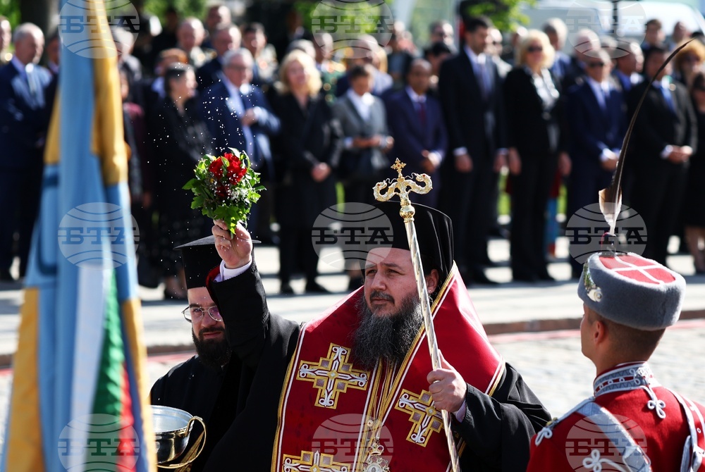 Гергьовден - Паметник на незнайния войн - водосвет на бойните знамена