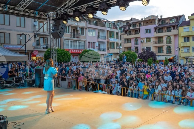 На 6 май, Гергьовден, се отбелязва празникът на град Петрич