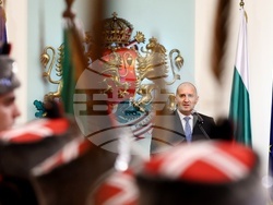 Румен Радев - гвардейски отряди - приветствие