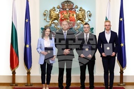 Румен Радев - гвардейски отряди - приветствие