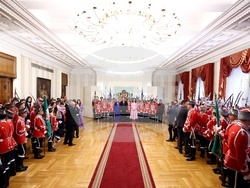 Румен Радев - гвардейски отряди - приветствие