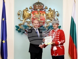 Румен Радев - гвардейски отряди - приветствие