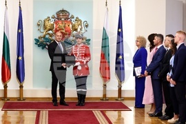Румен Радев - гвардейски отряди - приветствие
