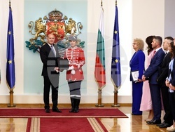 Румен Радев - гвардейски отряди - приветствие