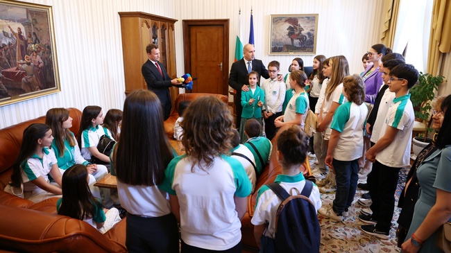 President Rumen Radev Welcomes Children in His Office on Open Doors Day at President’s Administration Building