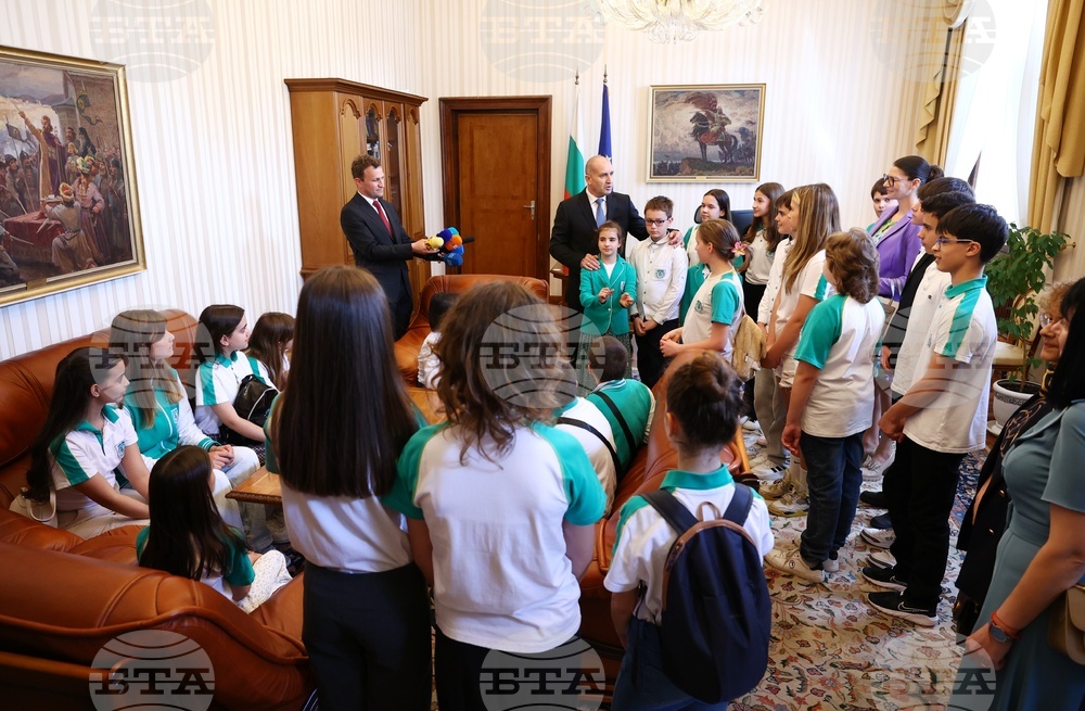 President Rumen Radev Welcomes Children in His Office on Open Doors Day at President’s Administration Building