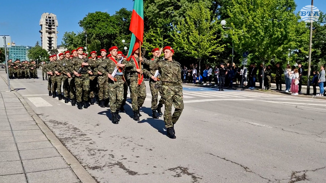 Тържествена церемония с издигане на националния флаг по случай 6 май се състоя в Шумен