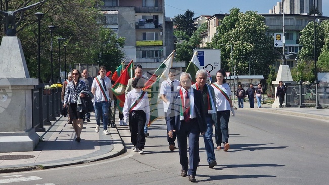 Шествие със знамена постави началото на честването на 6 май в Разград 