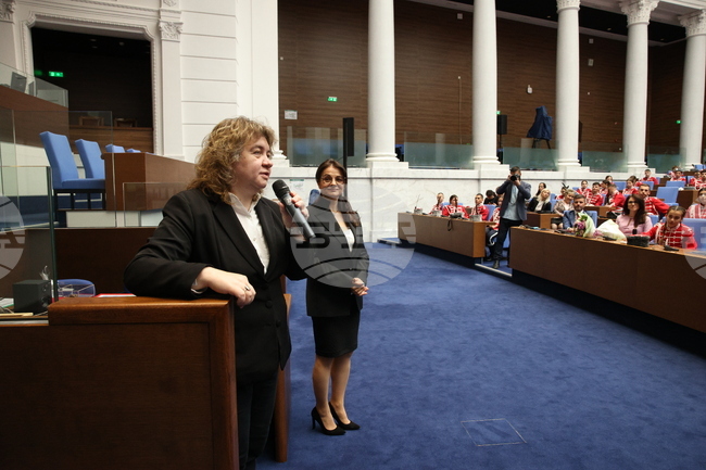 Представители на младежките гвардейски отряди посетиха парламента