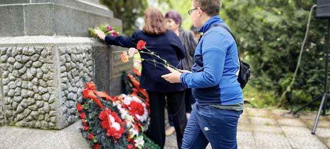 С венци и цветя в Кубрат почетоха Деня на храбростта и празника на Българската армия