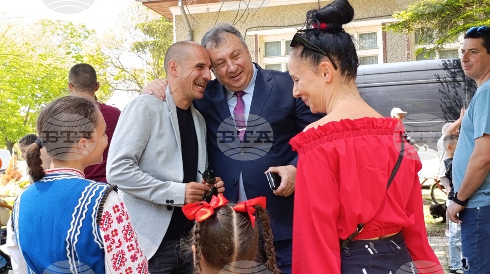 Община Шумен: Кметът проф. Христов поздрави жителите на село Мадара по случай Гергьовден