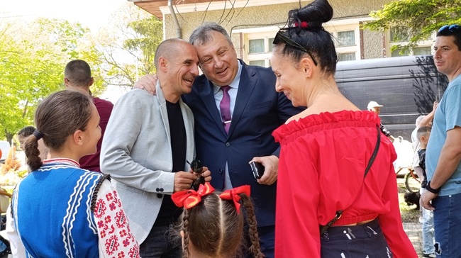 Община Шумен: Кметът проф. Христов поздрави жителите на село Мадара по случай Гергьовден