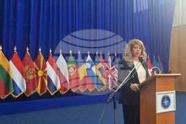 Косово - Илияна Йотова - КФОР - база „Филм Сити“ - посещение