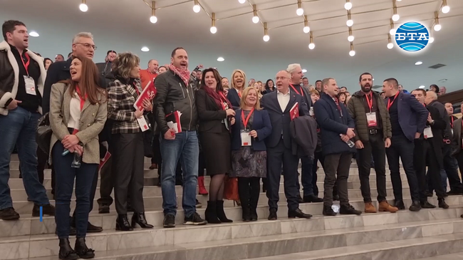 Делегати на Конгреса на БСП скандираха "Оставка", докато Корнелия Нинова изнасяше политическия си доклад