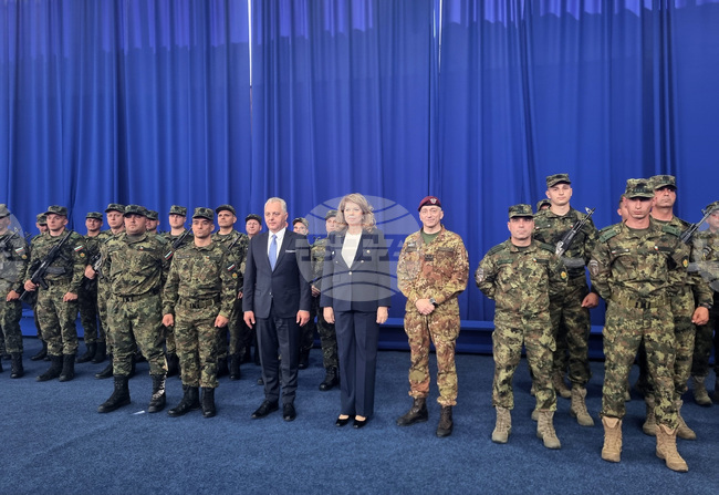 Косово - Илияна Йотова - КФОР - база „Филм Сити“ - посещение