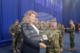 Косово - Илияна Йотова - КФОР - база „Филм Сити“ - посещение