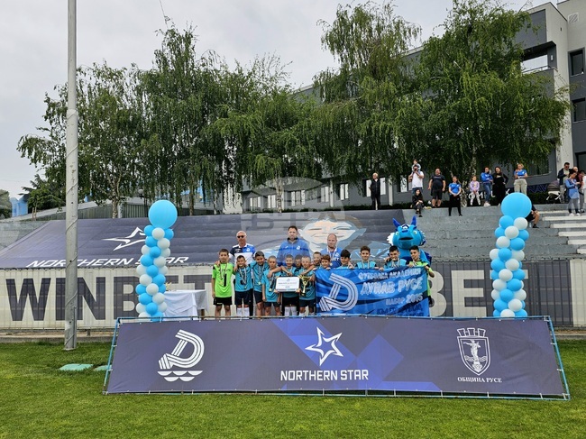 Две формации на Левски (Сф), по една от ЦСКА-София и Дунав (Русе) спечелиха купите на международния турнир по футбол за деца "Северна звезда“ в Русе