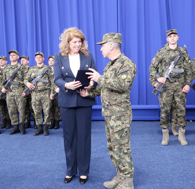 Вицепрезидентът към българския военен контингент в Косово: България се гордее с вас