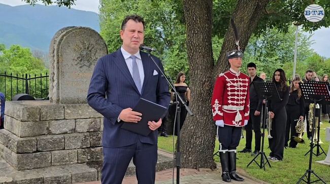 Героите, загинали тук, са най-добрият пример за саможертва и себеотрицание, каза на българското военно гробище в Ново село посланик Желязко Радуков