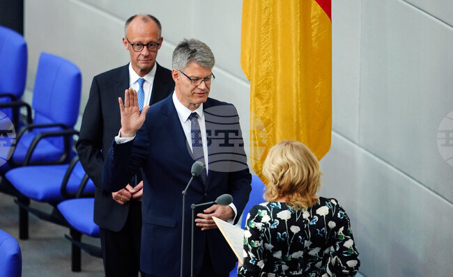 Германският транспортен министър колабира по време на правителствено заседание