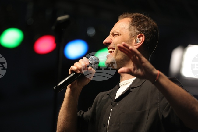 Орлин Павлов представя премиерно най-новата песен си „Сянка“