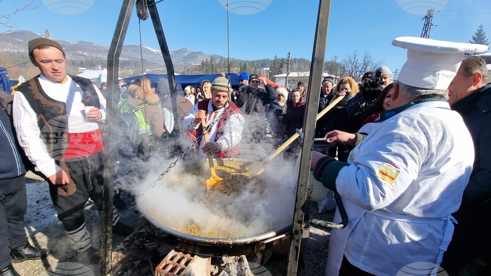 Априлци - Празник на сланината и греяната ракия