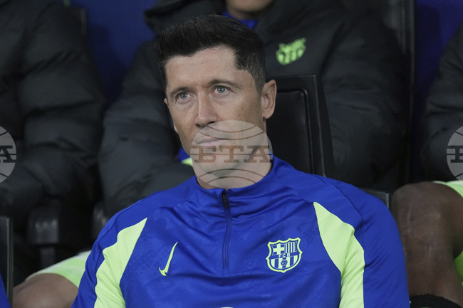 Бивш полски вратар смята, че Роберт Левандовски трябва да напусне Барселона и да се насочи към Саудитска Арабия