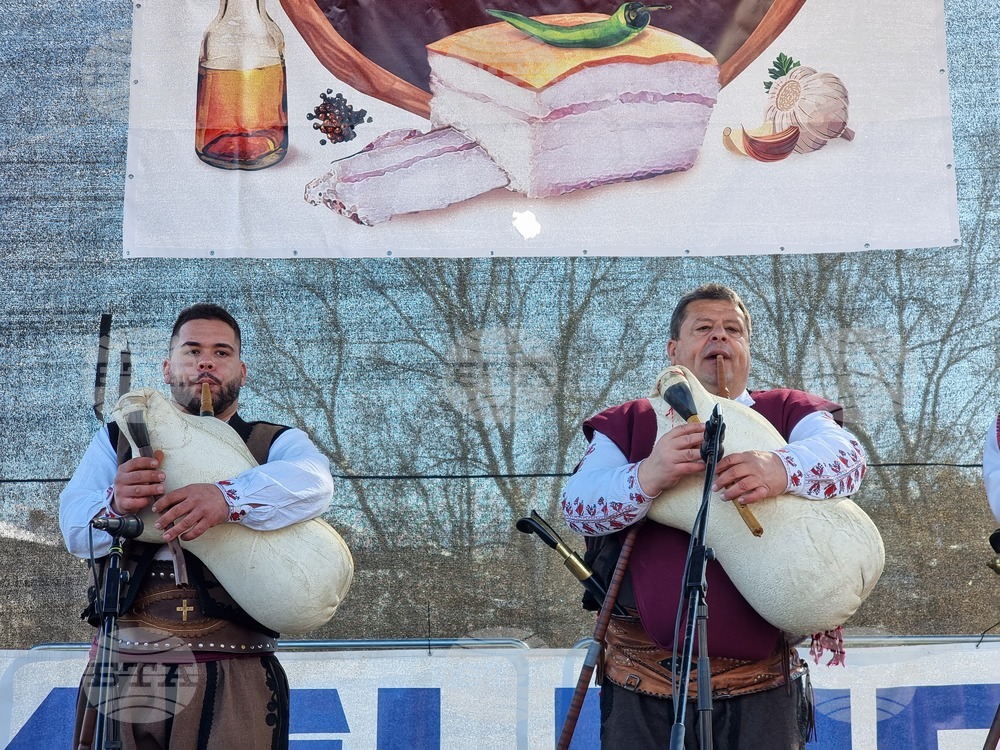 Априлци - Празник на сланината и греяната ракия