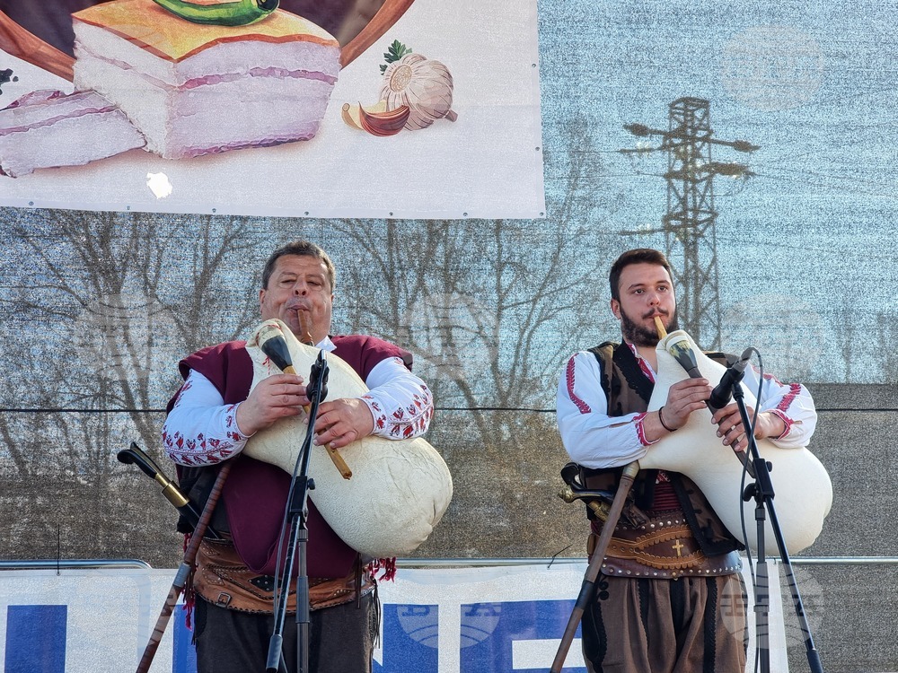 Априлци - Празник на сланината и греяната ракия