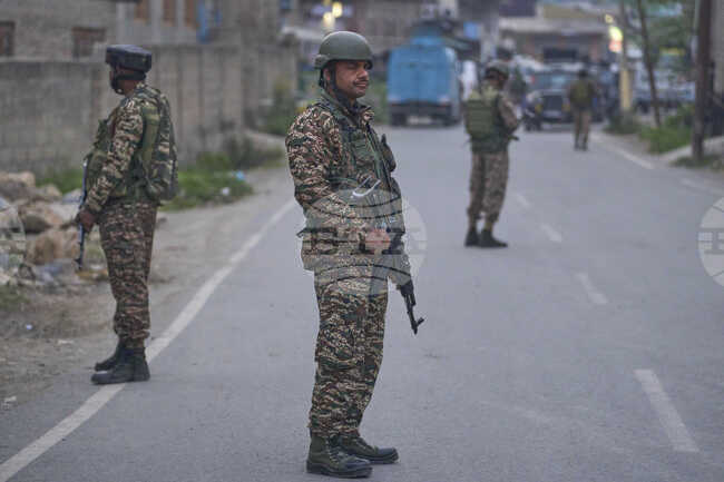 ПТИ: Трима терористи бяха убити при операция на индийските сили за сигурност в Джаму и Кашмир