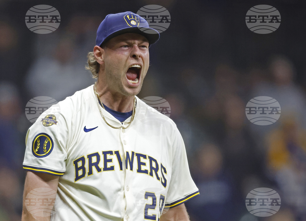 Astros Brewers Baseball
