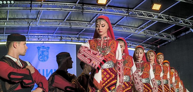 Със силата на българския фолклор и тържествена заря Каварна отбеляза своя празник