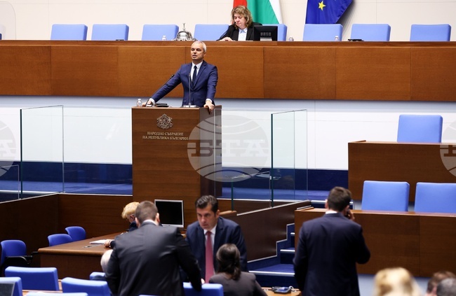 За разследване на сделката за самолетите F-16 и за възстановяване на военната служба настояха от "Възраждане" в декларация