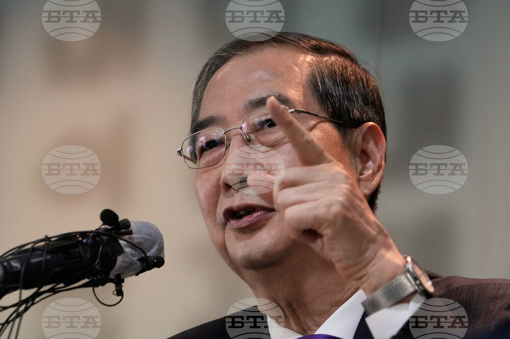 Специализирани прокурори от Южна Корея поискаха задържането на бившия премиер Хан Док-су заради кризата с военното положение