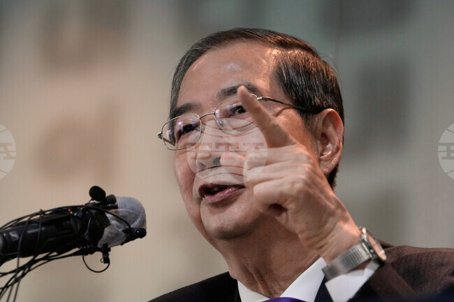 Специализирани прокурори от Южна Корея поискаха задържането на бившия премиер Хан Док-су заради кризата с военното положение 