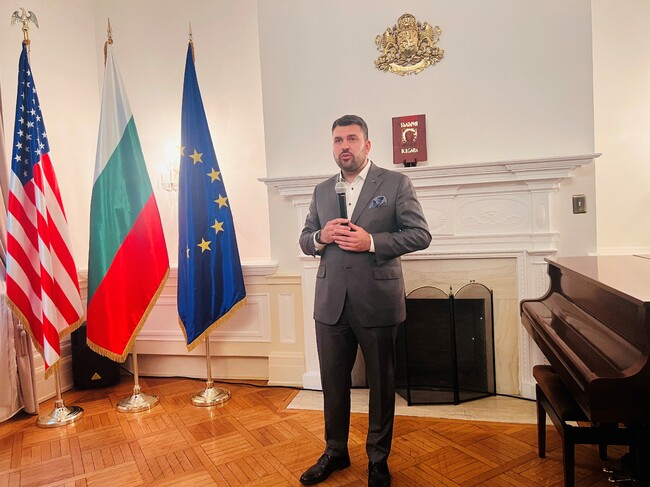 Foreign Minister Georgiev Meets with Members of Bulgarian Community in Washington