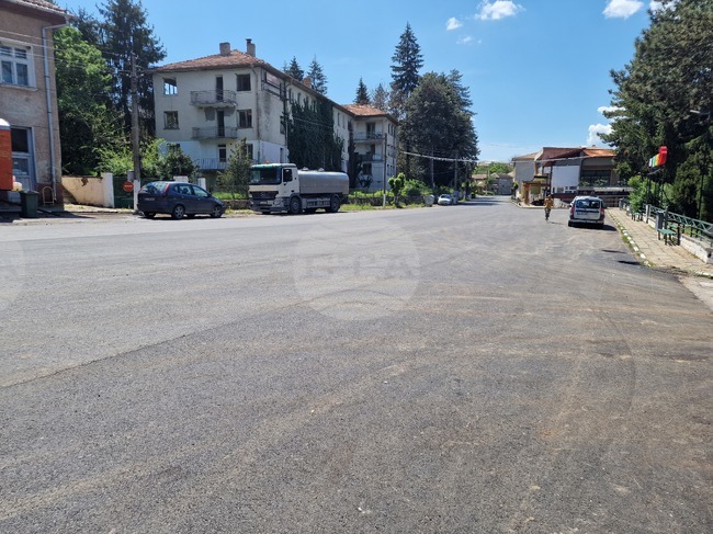 Обновен е пътят между поповските села Априлово и Светлен 