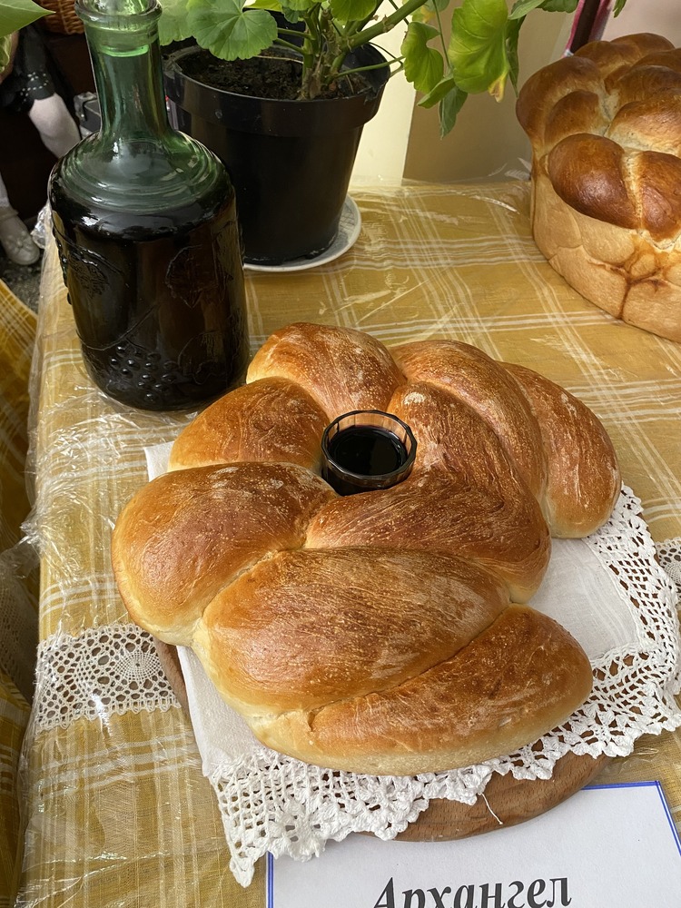 Обредният хляб събра българите в Чушмелий в Украйна на културен форум