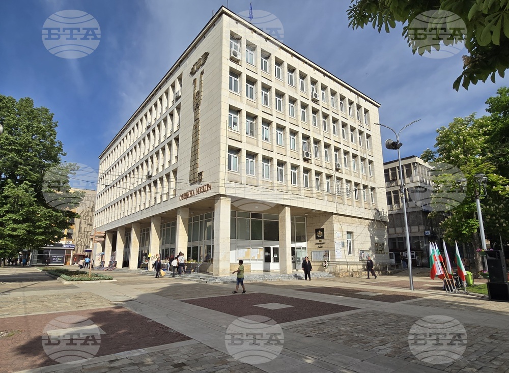 Изложба с петнадесет цветни фотографии на природни пейзажи е представена в Мездра