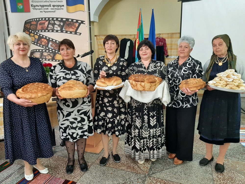 Пет хляба на единството на Гергьовден: в южната част на Одеска област се пази традицията на споделена трапеза от 200 години